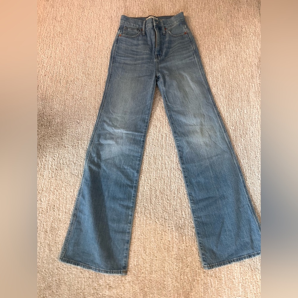 Madewell 11” high rise flare jeans. Size 24
